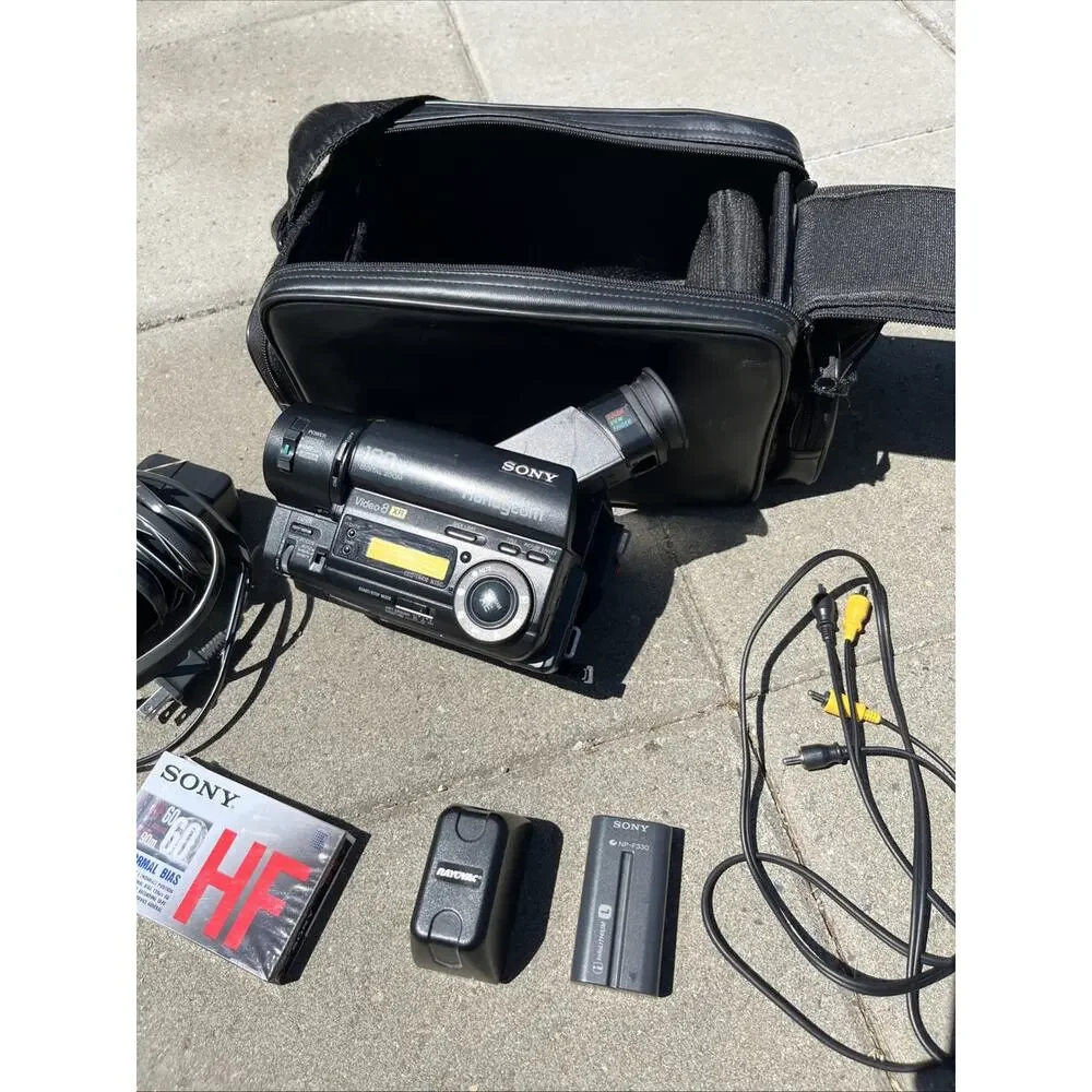 Sony Handycam CCD-TR416 Hi-8 Analog Video Camcorder Camera Bundle